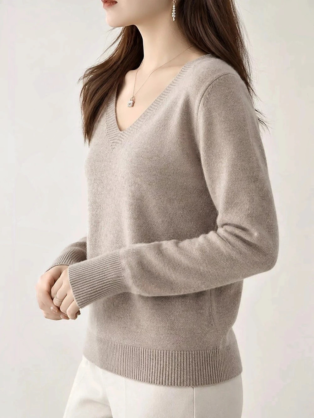 V-Neck Sweater in light Brown New